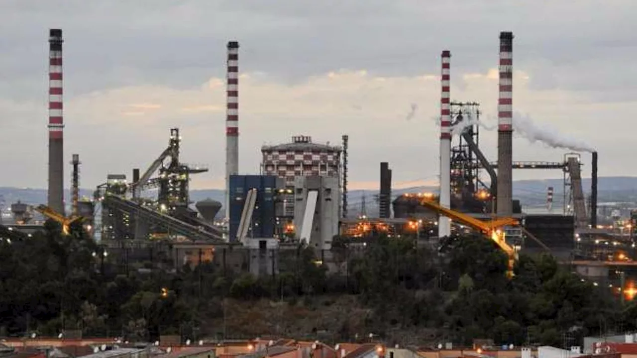 Ex Ilva, rischio chiusura degli altiforni | I sindacati temono una 'bomba sociale'