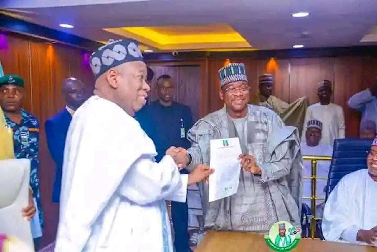 BREAKING: Dalori Sworn-In as New APC National Chairman as Ganduje Bows Out [PHOTOS]