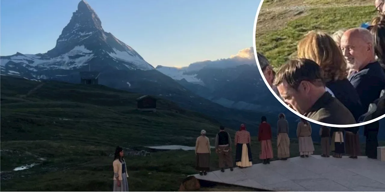 Zermatt: Ueli Mauer sitzt im Theater - «Chez Vrony» feiert