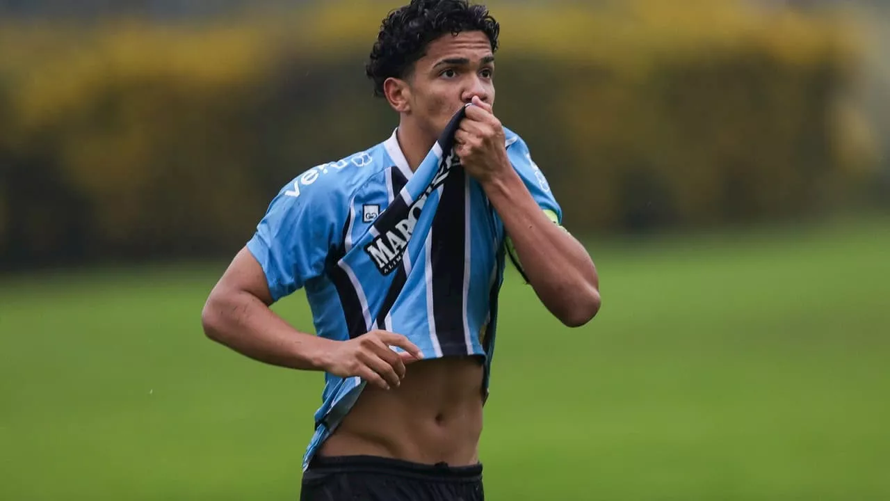 Jogador da base do Grêmio impressiona pela média de gols