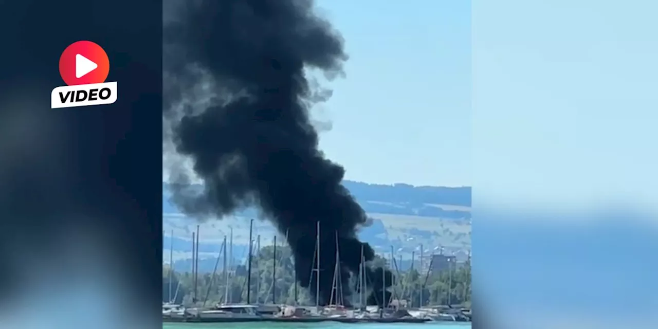 Schwarze Rauchwolken über Zugersee – zwei Boote sind gesunken