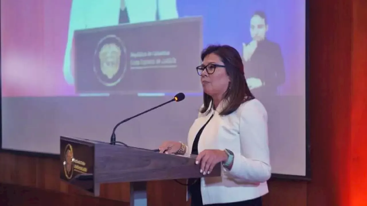 Fiscal Luz Adriana Camargo visitó la Corte Suprema luego de la orden de captura en su contra