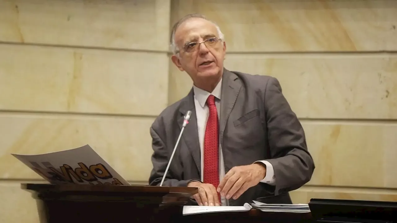 Exmindefensa Velásquez tildó de persecución orden de captura de Guatemala: caso Odebrecht