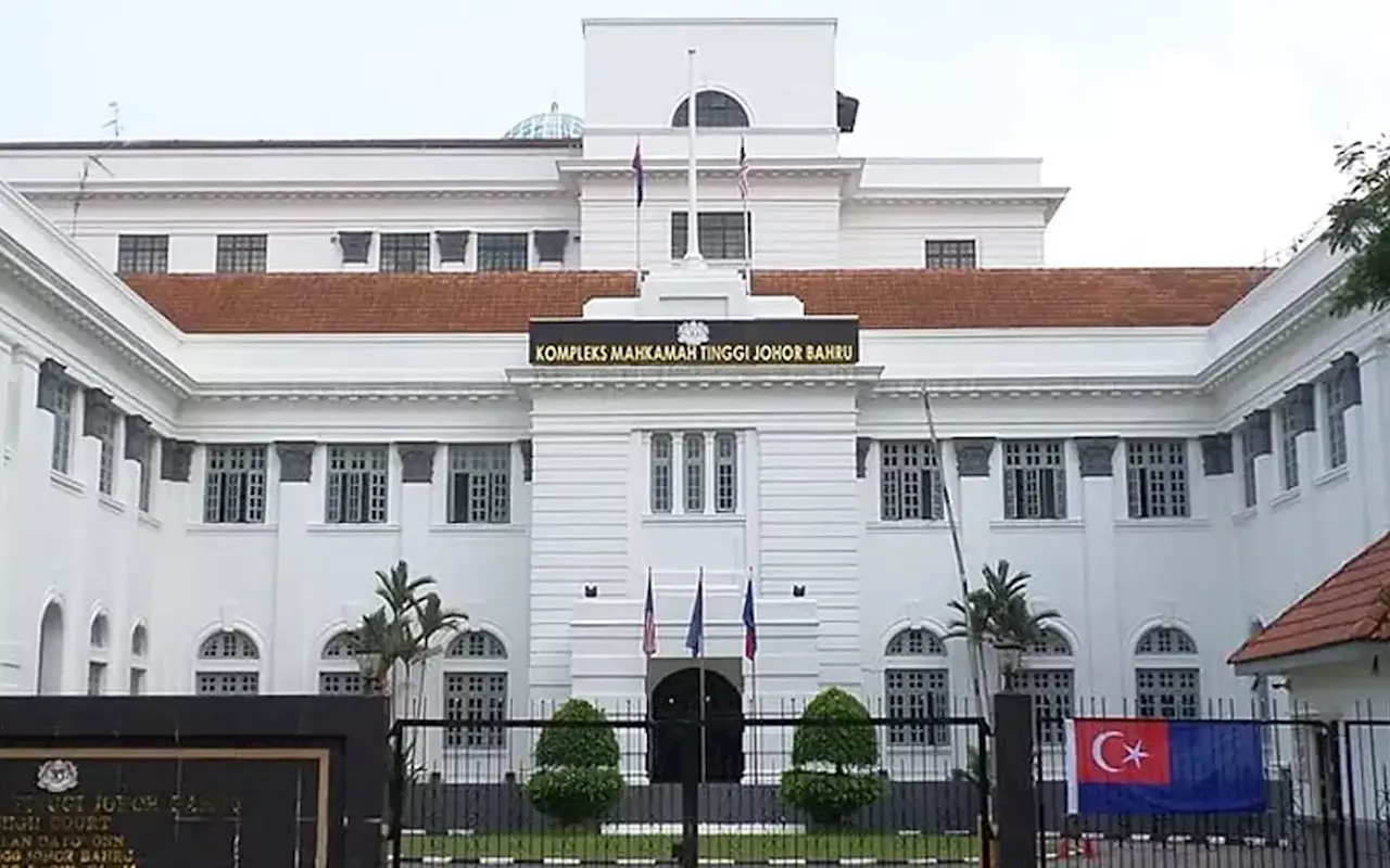 8 change pleas to not guilty on charges of extortion, threatening to kill man