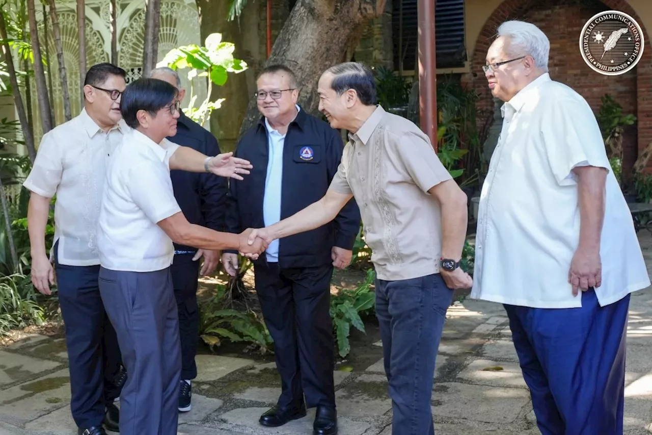 Marcos holds dialogue with labor leaders