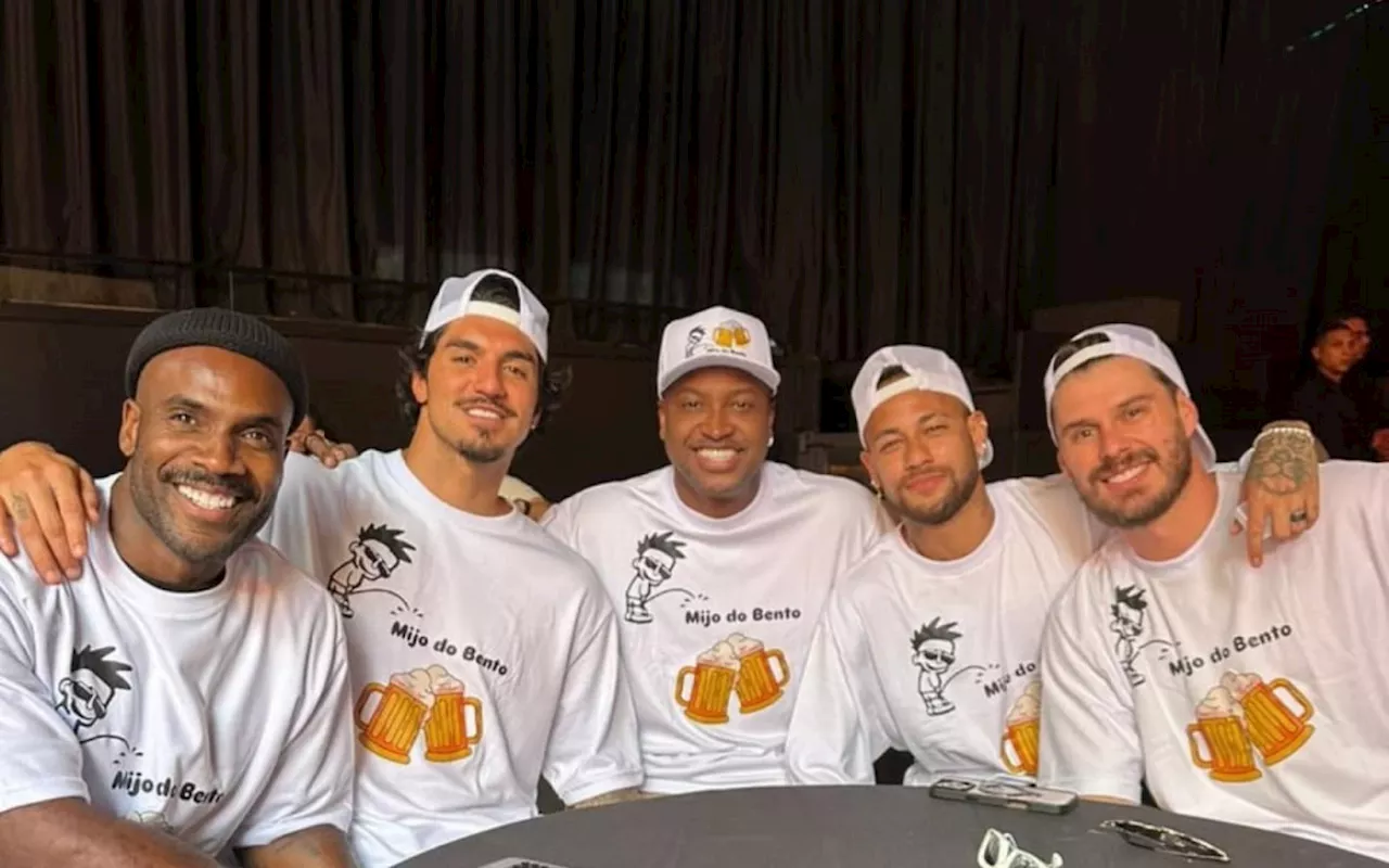 Thiaguinho reúne 'diretoria' em evento para comemorar chegada do filho