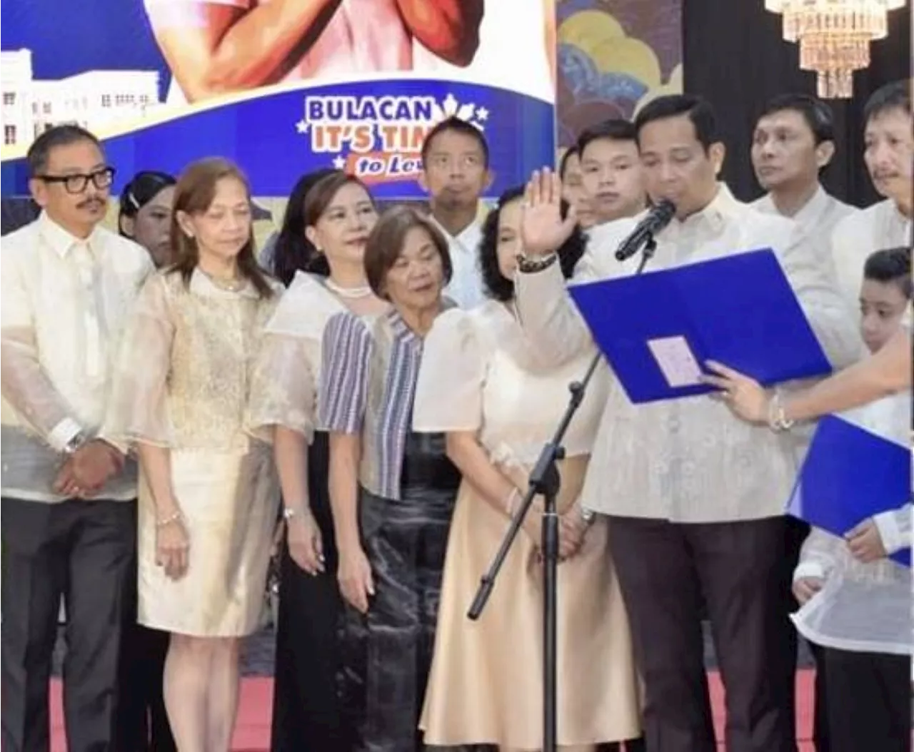 266 elected officials take oath in Bulacan