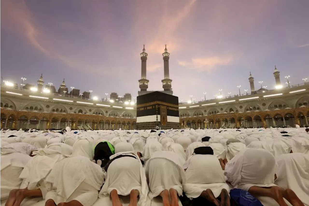 Hajj starts as million-plus pilgrims head to Mina under blazing sun