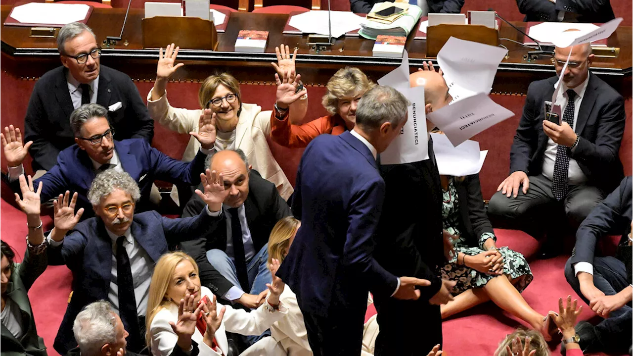 Dl sicurezza: in Senato la protesta delle opposizioni