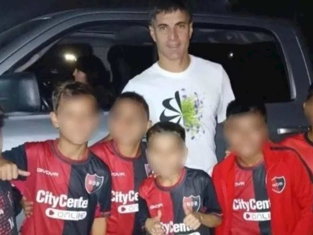 El responsable del fútbol juvenil de Newell's justificó la sanción a los chicos de la foto con Malcorra: 'Están becados y tienen que tomar cierta responsabilidad'