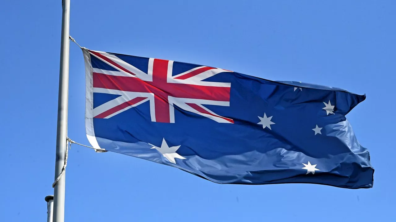 Overwhelming majority of Australians support having just one national flag as Vic council overrules bureaucrats