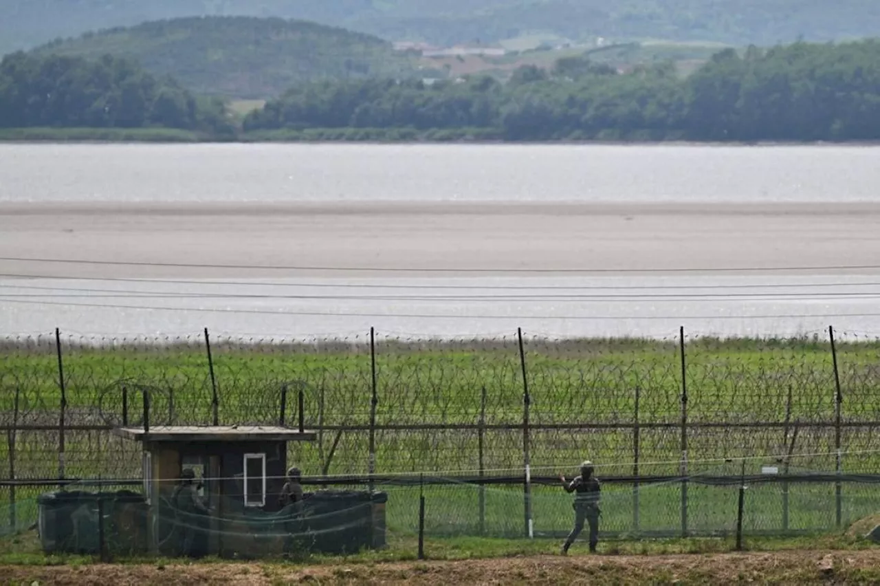 Four NKoreans cross maritime border with South