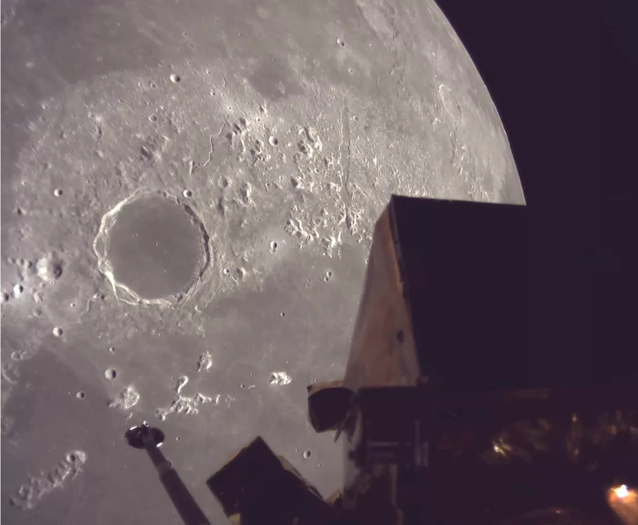 Private Japanese lunar lander heads toward a touchdown in the moon's far north