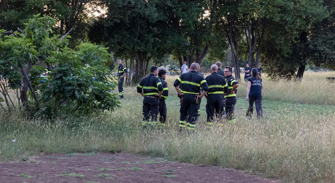 Bimba e donna trovate morte a Villa Pamphilj a Roma, residenti e habitué del parco sotto choc: «Di notte terra