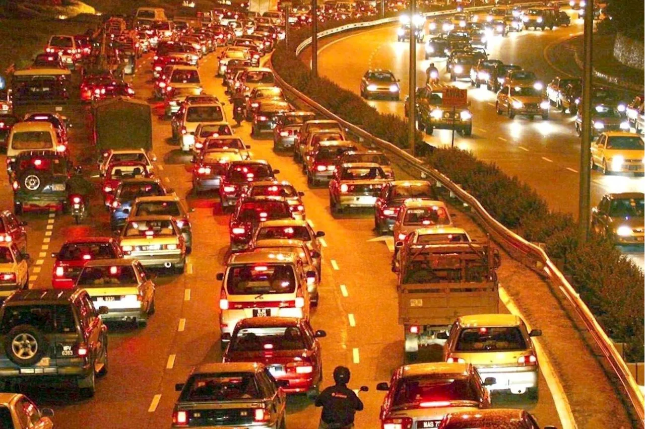 Slow traffic flow on major Klang Valley highways on June 8