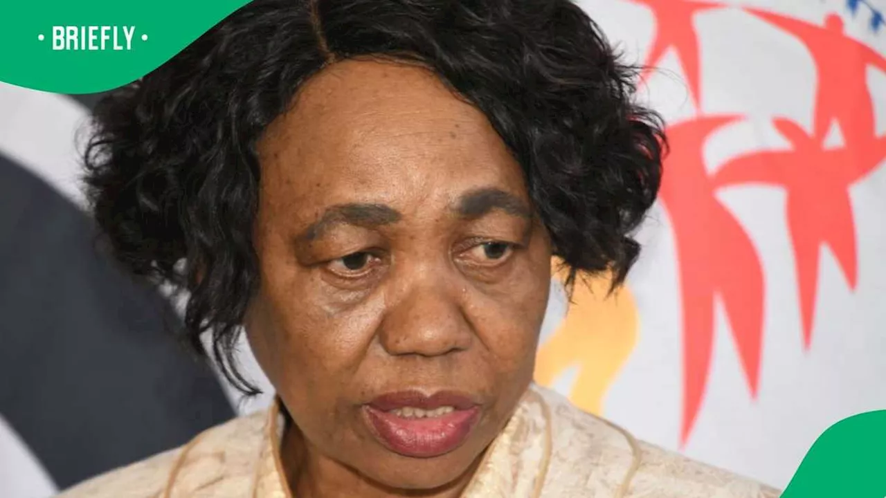 SA Floored by Lady Approaching Angie Motshega With Famous ‘Revenge Diaries’ Line