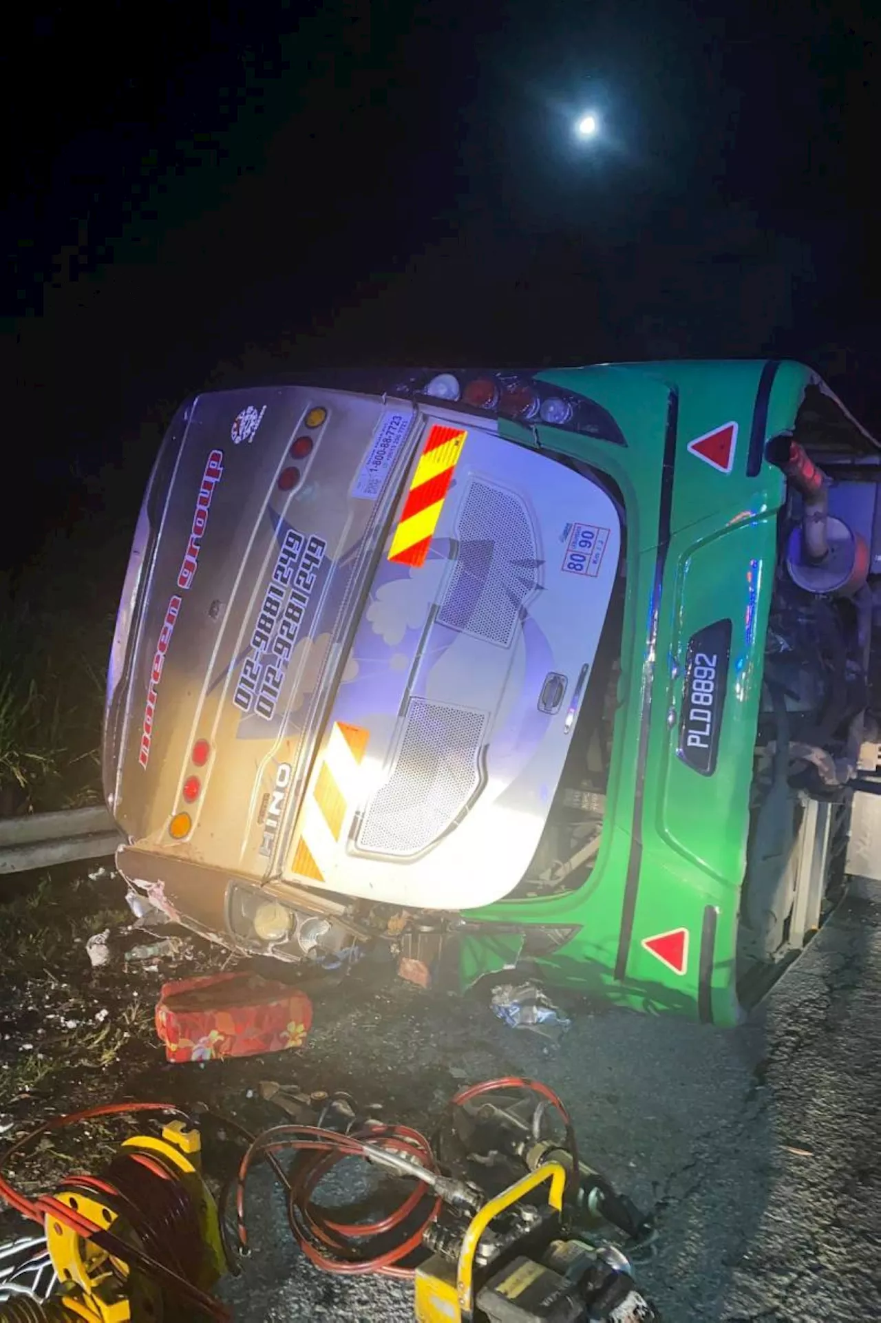 Malaysia bus crash kills 15, mostly students