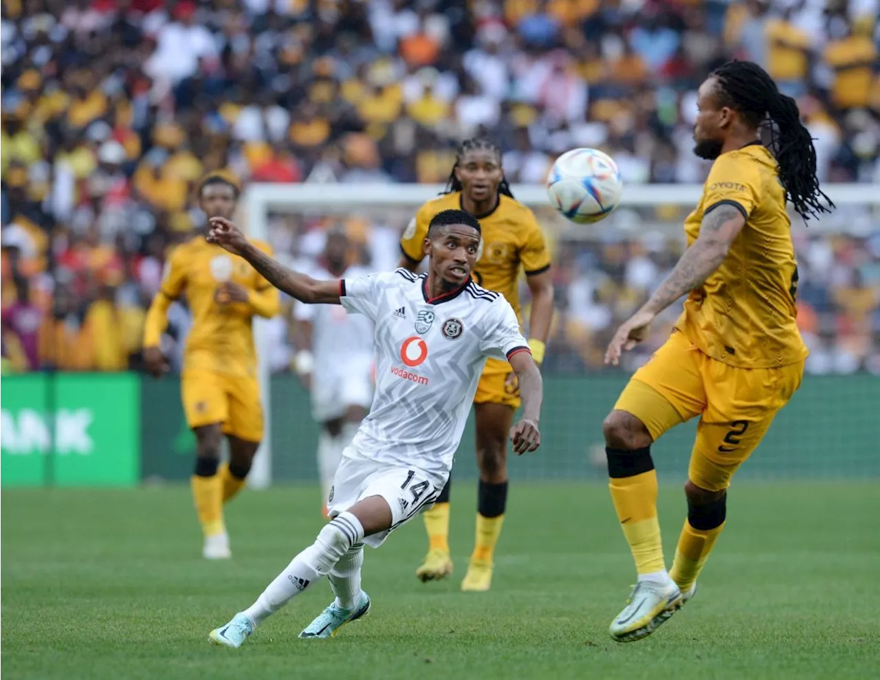 What rivalry? Orlando Pirates gift Kaizer Chiefs two stars!