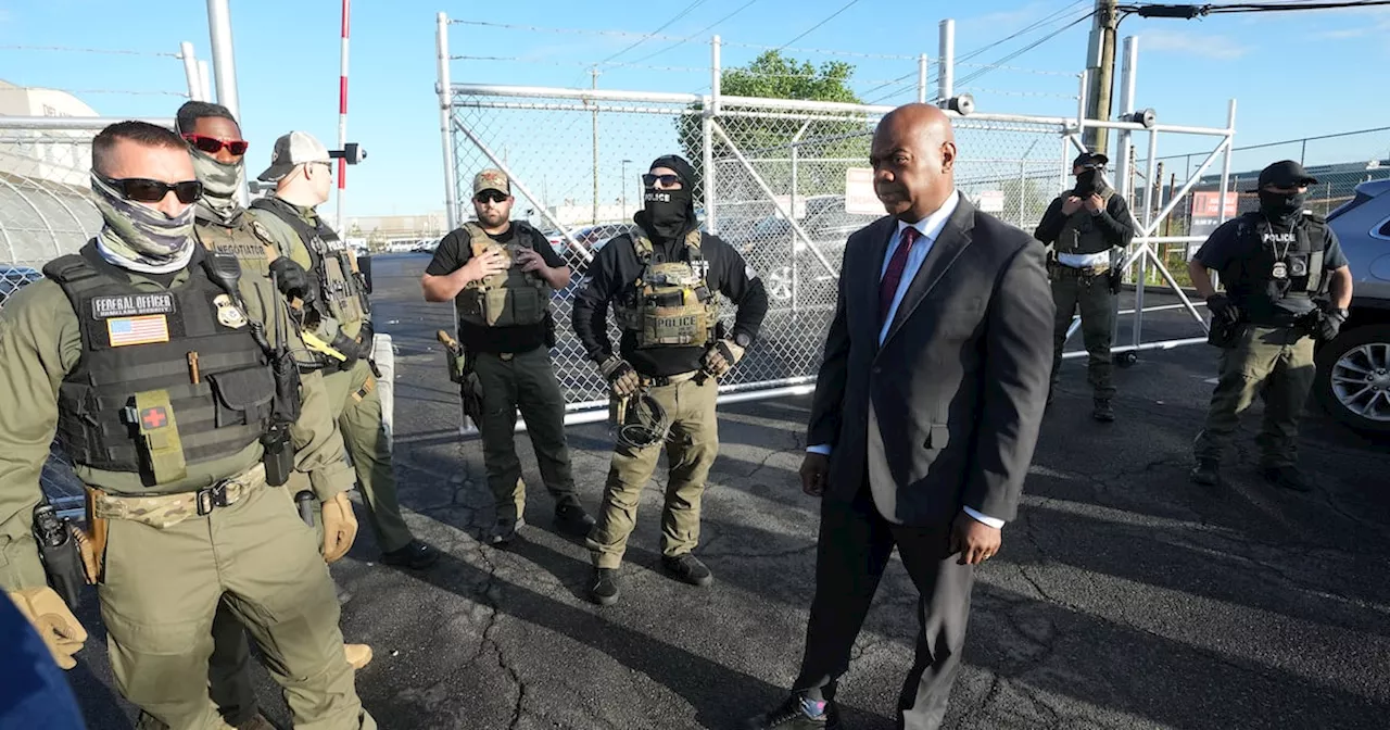 Opinion: Lawmakers are right to try to bar ICE agents from hiding their identities
