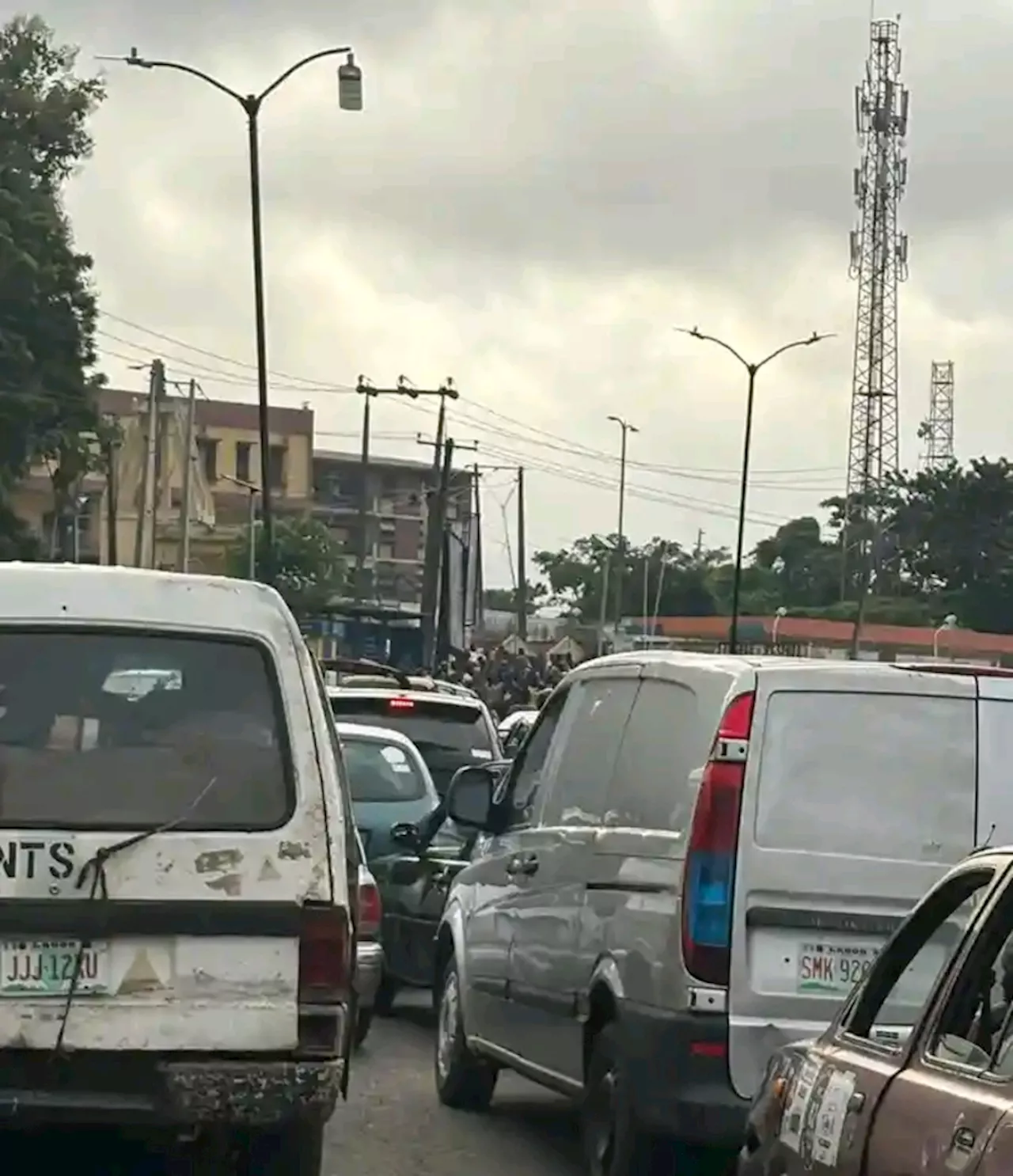 BREAKING: Commuters, staff stranded as students protest renaming of Polytechnic Ibadan