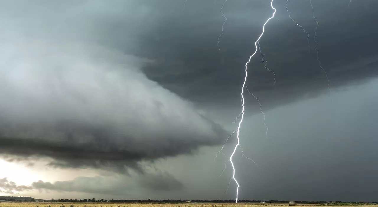 Allerta grandine e temporali, temperature in calo fino a 10°C al Nord: le previsioni meteo della settimana