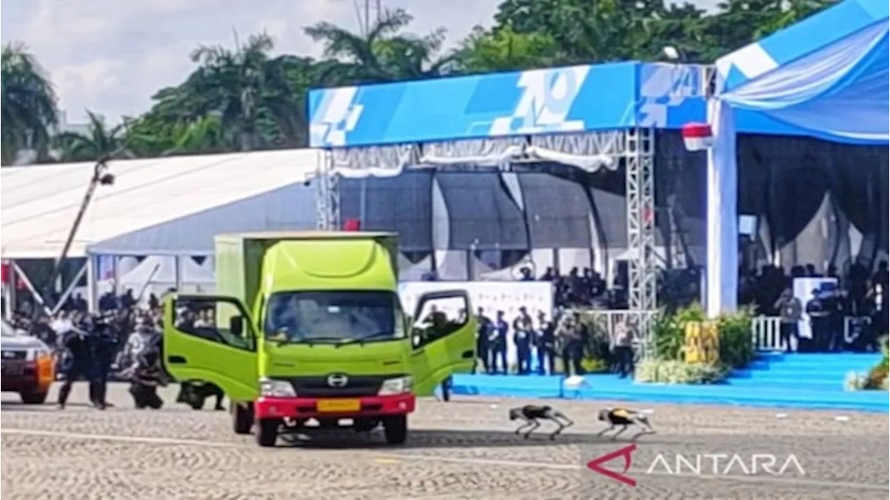 Aksi Robot K9 Deteksi Bahan Peledak Ditunjukan dalam Peringatan Hari Bhayangkara ke-79