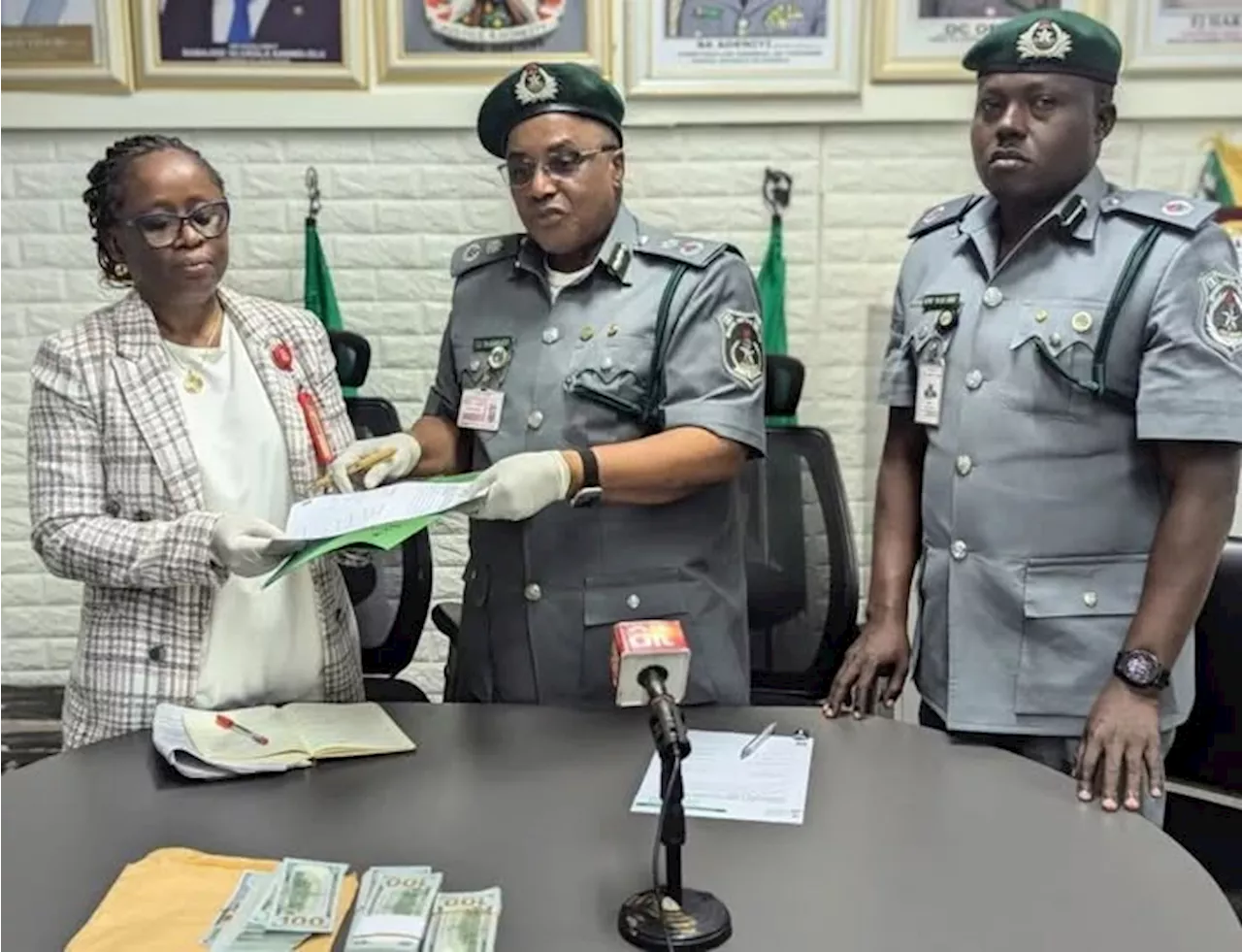 Customs hands over $29,000 seized from Indian passengers to EFCC