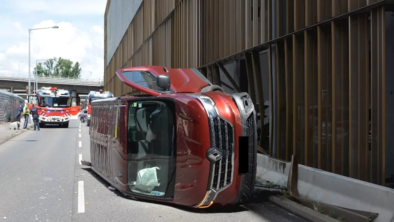  Schwerer Unfall! Bus in Wien bei Crash umgekippt