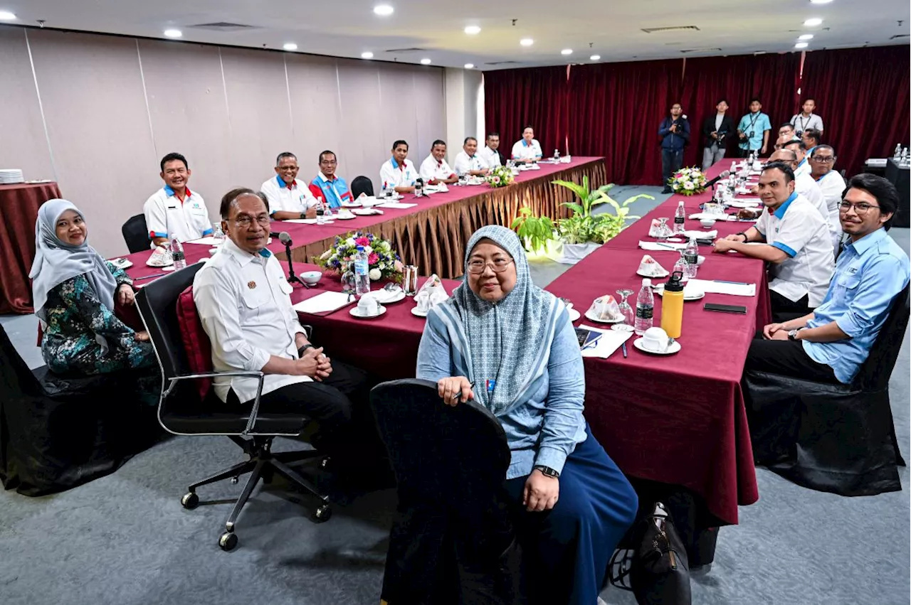 Anwar says met with BN MPs to clarify current issues