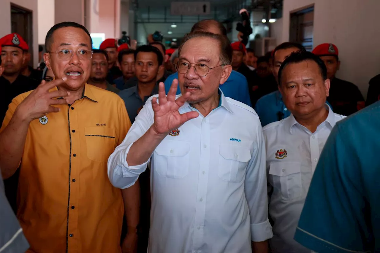 Anwar meets BN MPs to clarify tax, fuel subsidy and judiciary issues