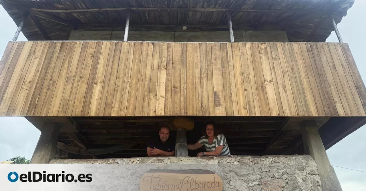 Cómo devolver la vida al pueblo abriendo un bar-tienda debajo de un hórreo
