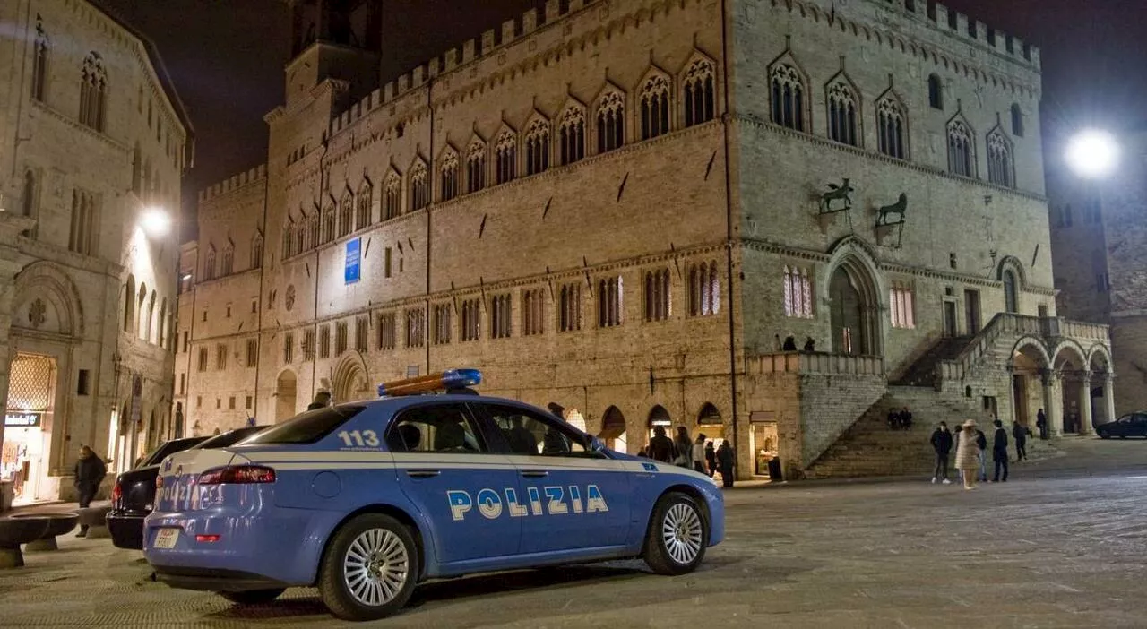 Paura nella notte, uno sconosciuto lo accoltella in centro storico a Perugia