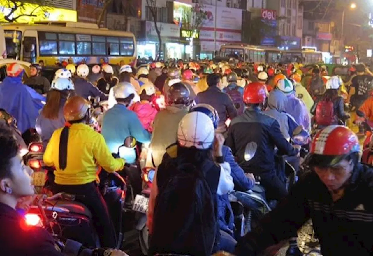 Hanoi to ban fossil-fuel motorbikes from inner city by July 2026