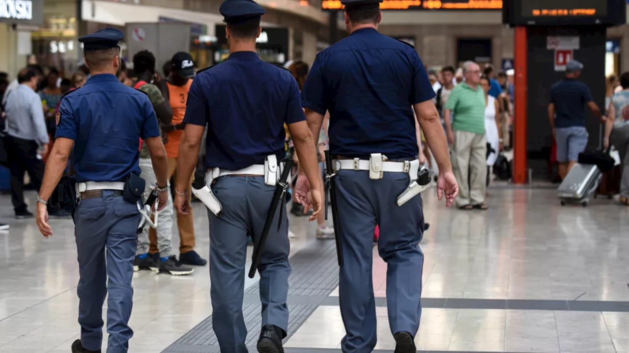 Aggredito e derubato dello smartphone, rintraccia i ladri col Gps e li fa bloccare in stazione