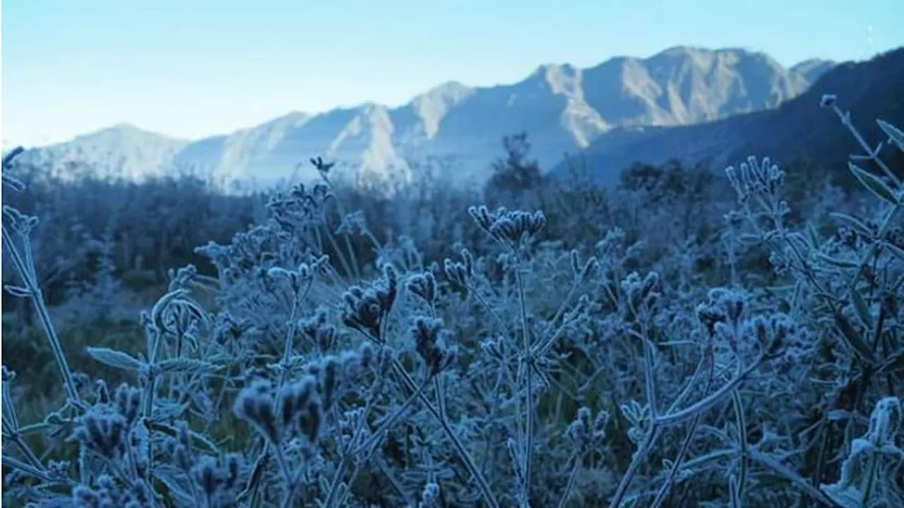 Fenomena Embus Es di Bromo, Wisatawan Diminta Pakai Pakaian Tebal