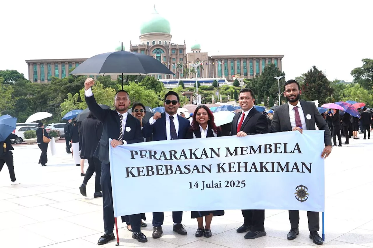Malaysian Bar hands memo on judicial independence to PMO