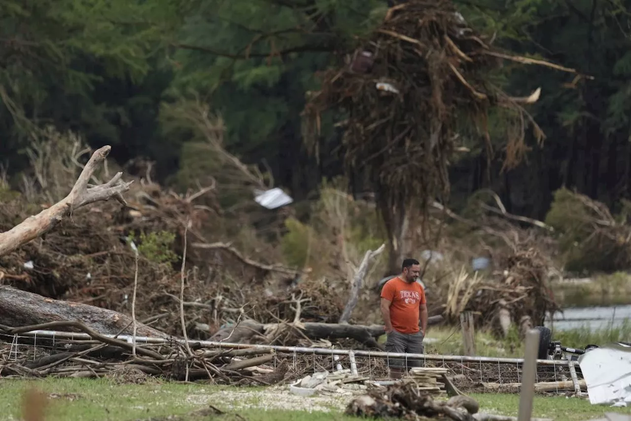 Search for Texas flood victims to resume after pause due to heavy rains