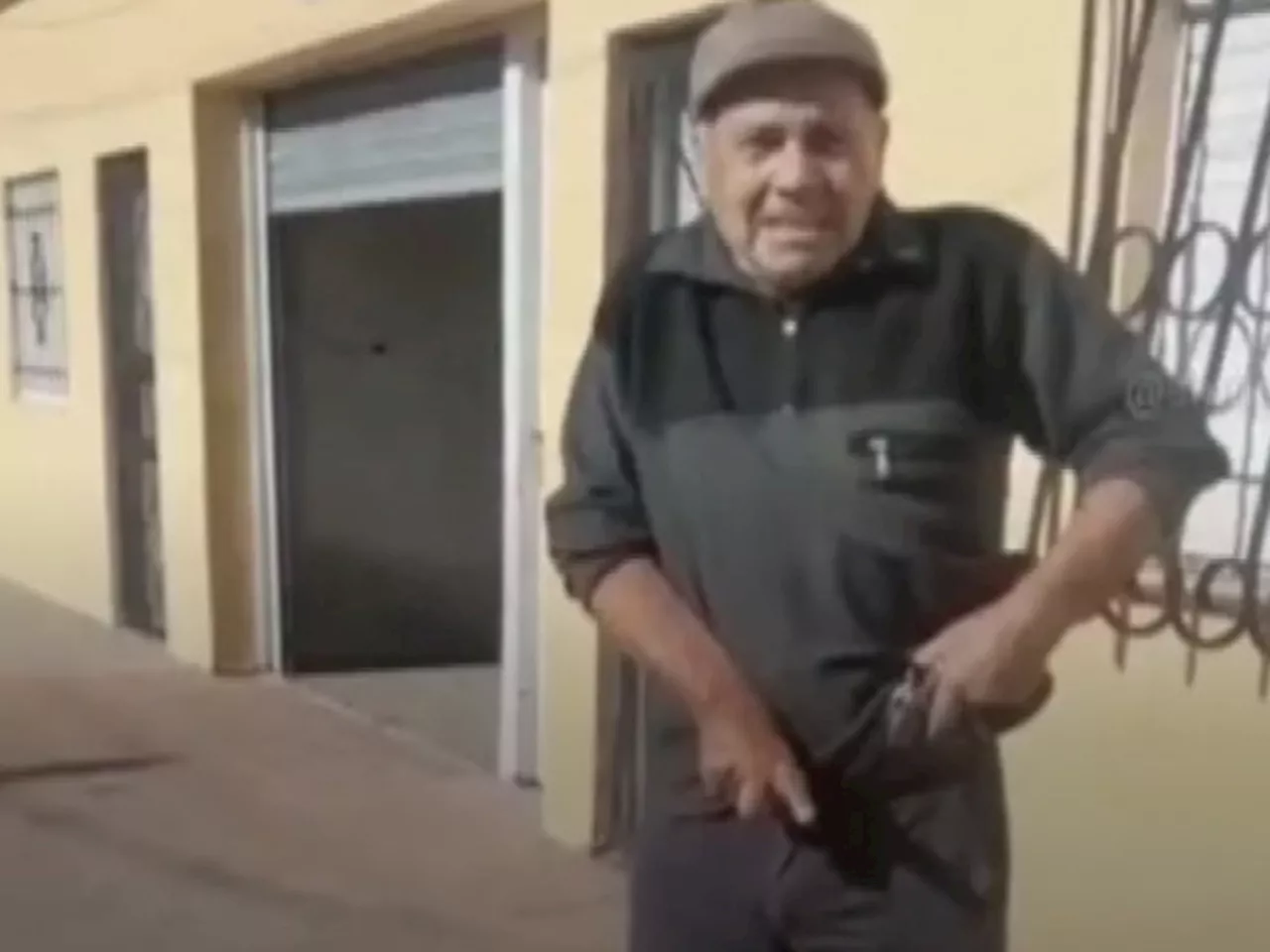 '¿Querés que te mate, la c... de tu madre?': la amenaza de un jubilado que terminó muerto al enfrentarse a tiros con los policías que lo allanaron