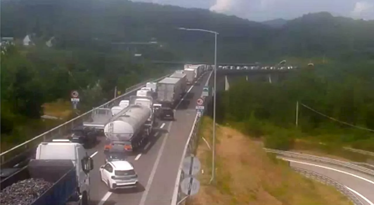 Incidente in A1 a Barberino del Mugello: tre morti e due feriti in galleria. Grave anche una bimba di 5 anni.