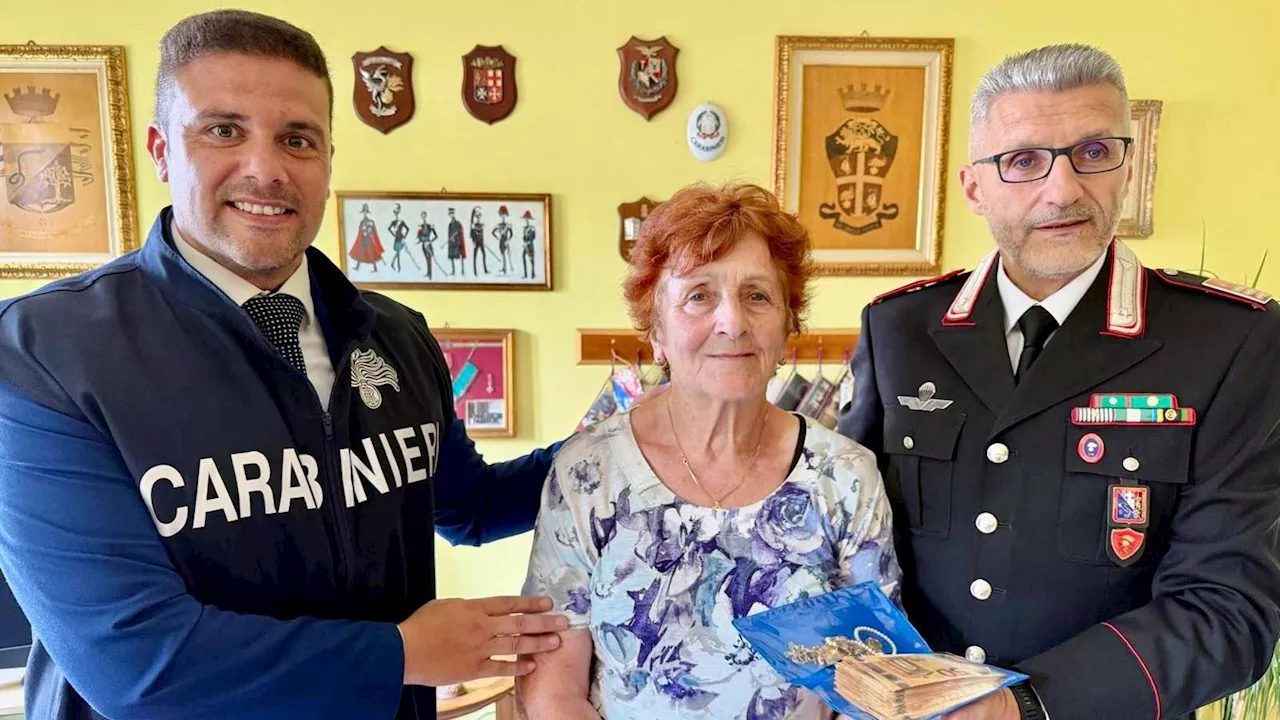 Gioielli e 3900 euro in contanti per evitare l’arresto di un familiare, ma è una truffa