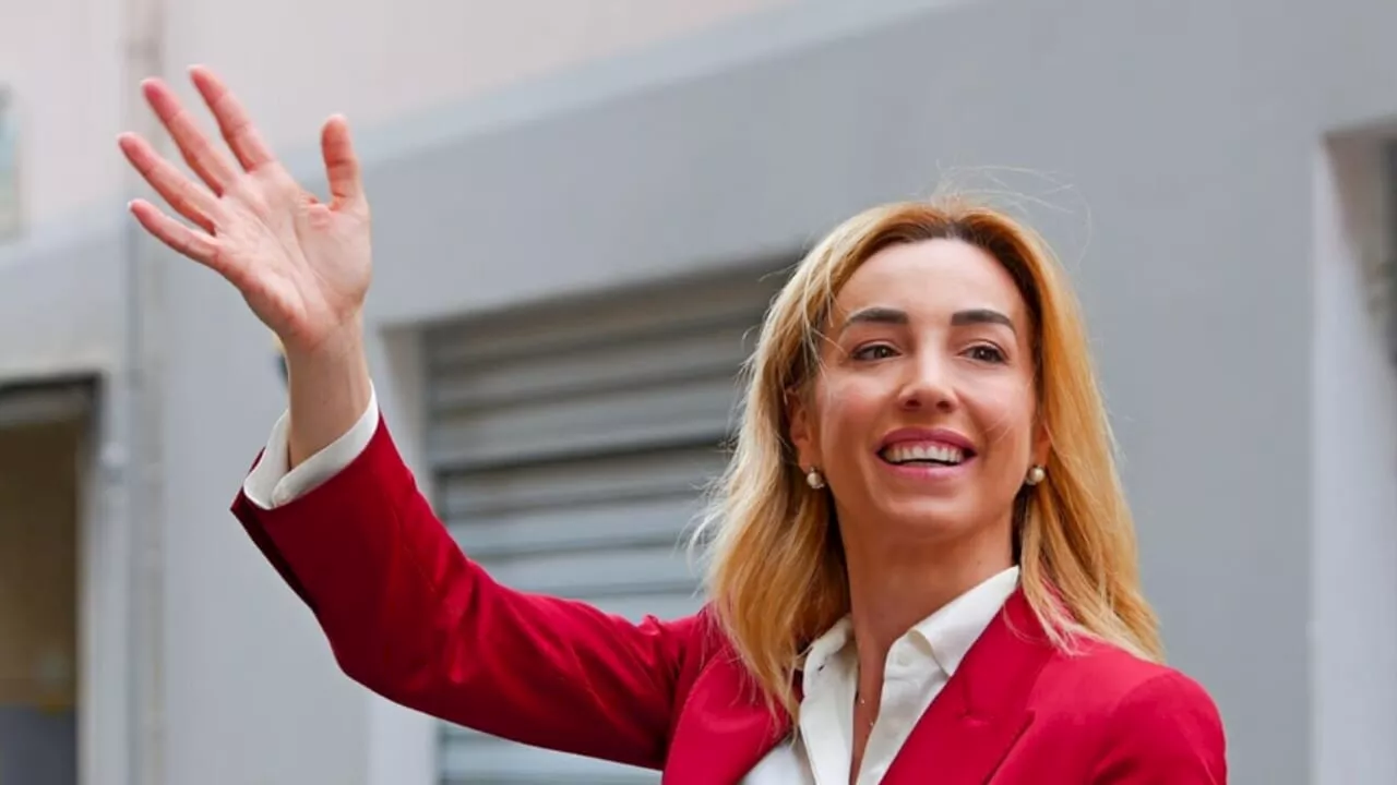 Salis aumenta l'Imu e risponde alle accuse: 'C'è un buco da 50 milioni, non volevamo tagliare i servizi'