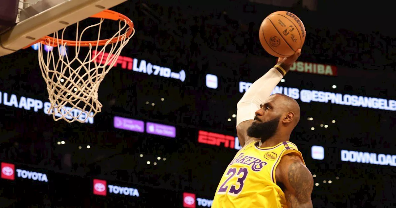 Report: LeBron James expected to remain with Lakers