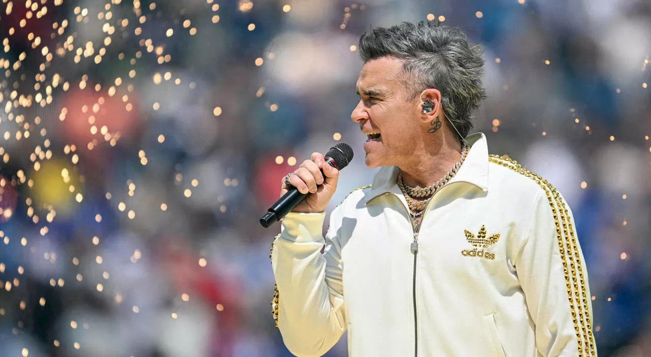 Robbie Williams e il dolore per la malattia dei genitori: «Mamma non sa più chi sono, papà non può uscire di c