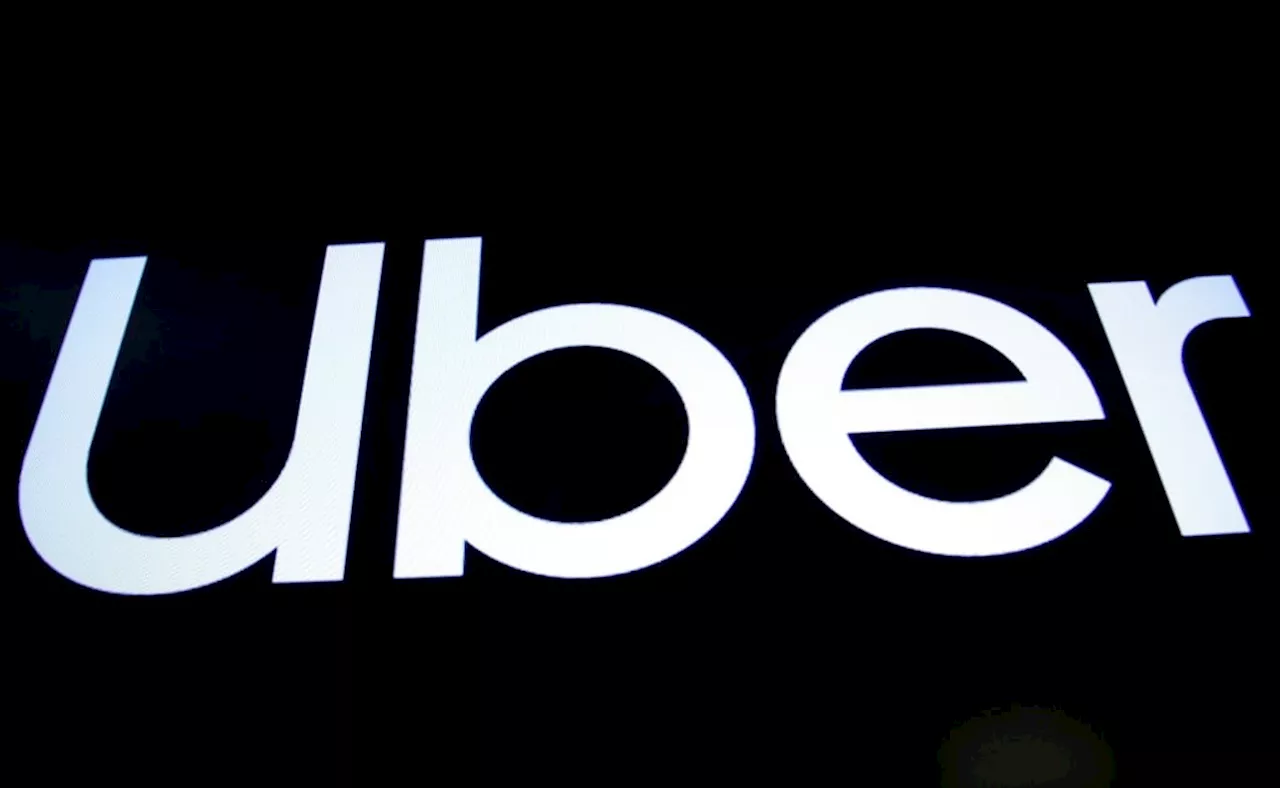 Uber va por Tesla en la carrera por los robotaxis; se asocia con Lucid para sacar su primer modelo de este tipo