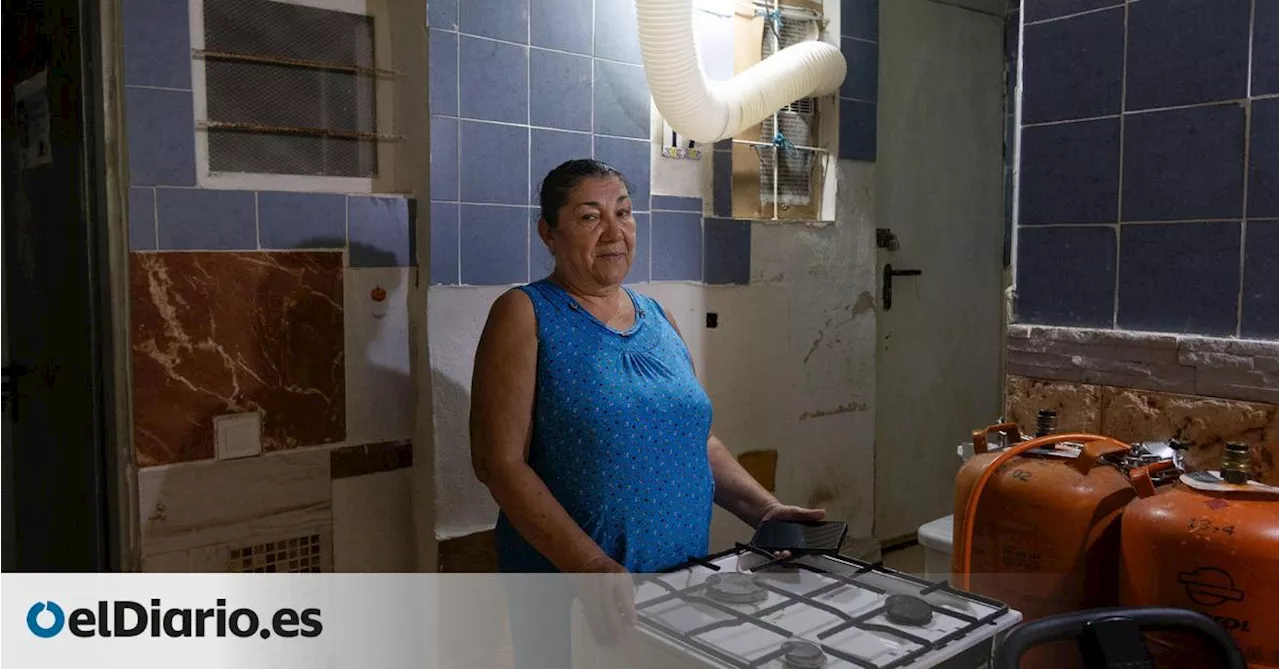 El infierno de los trasteros que un policía alquila ilegalmente a personas vulnerables: 'No quiero acabar en la calle'