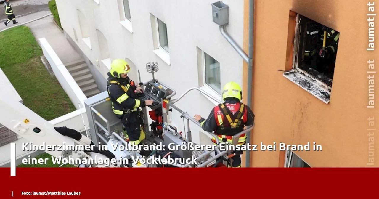 Kinderzimmer in Vollbrand: Gr��erer Einsatz bei Brand in einer Wohnanlage in V�cklabruck
