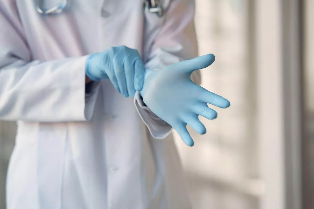 Crociera da incubo per un centinaio di persone, sospetti sul virus ‘rovina ferie’: cos’è