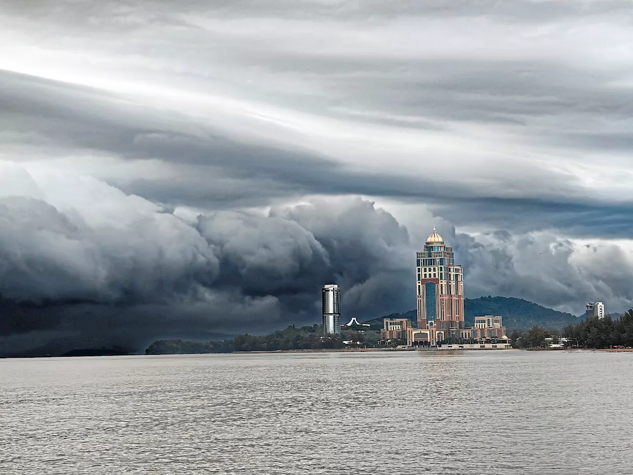 Imposing squall line in KK sparks social media flurry