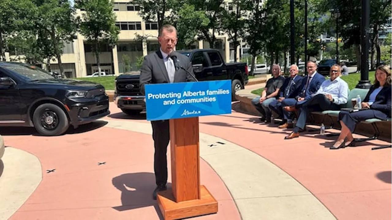 Alberta names provincial police force, appoints former Calgary officer as first chief