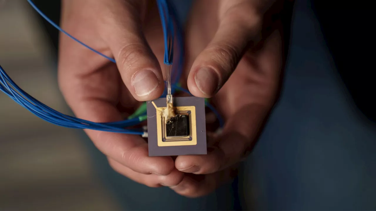 MIT student builds pocket-sized 3D printer that uses light to create objects in secs